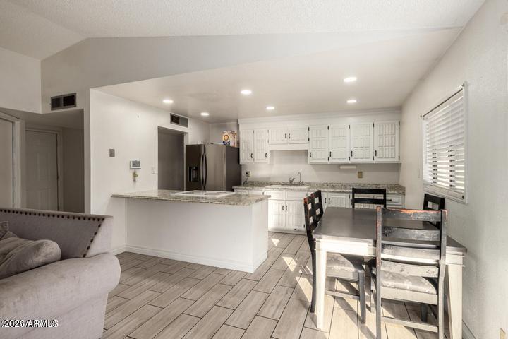 8001 W COLLEGE Drive