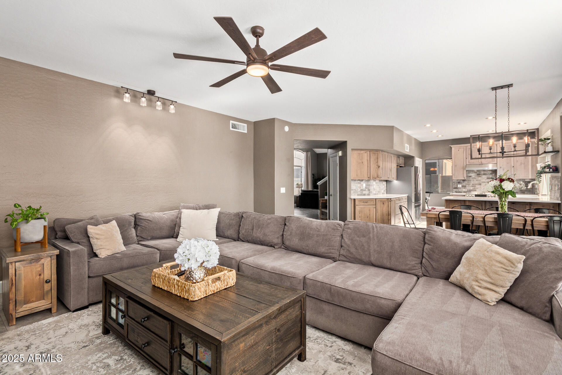 1721 W SOUTH FORK Drive