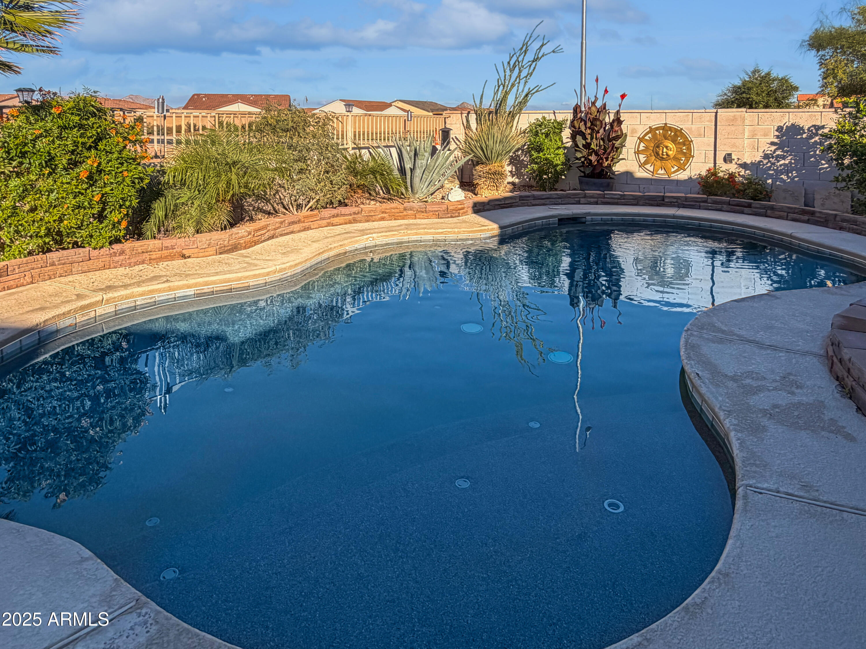 1386 E AVENIDA ISABELA --