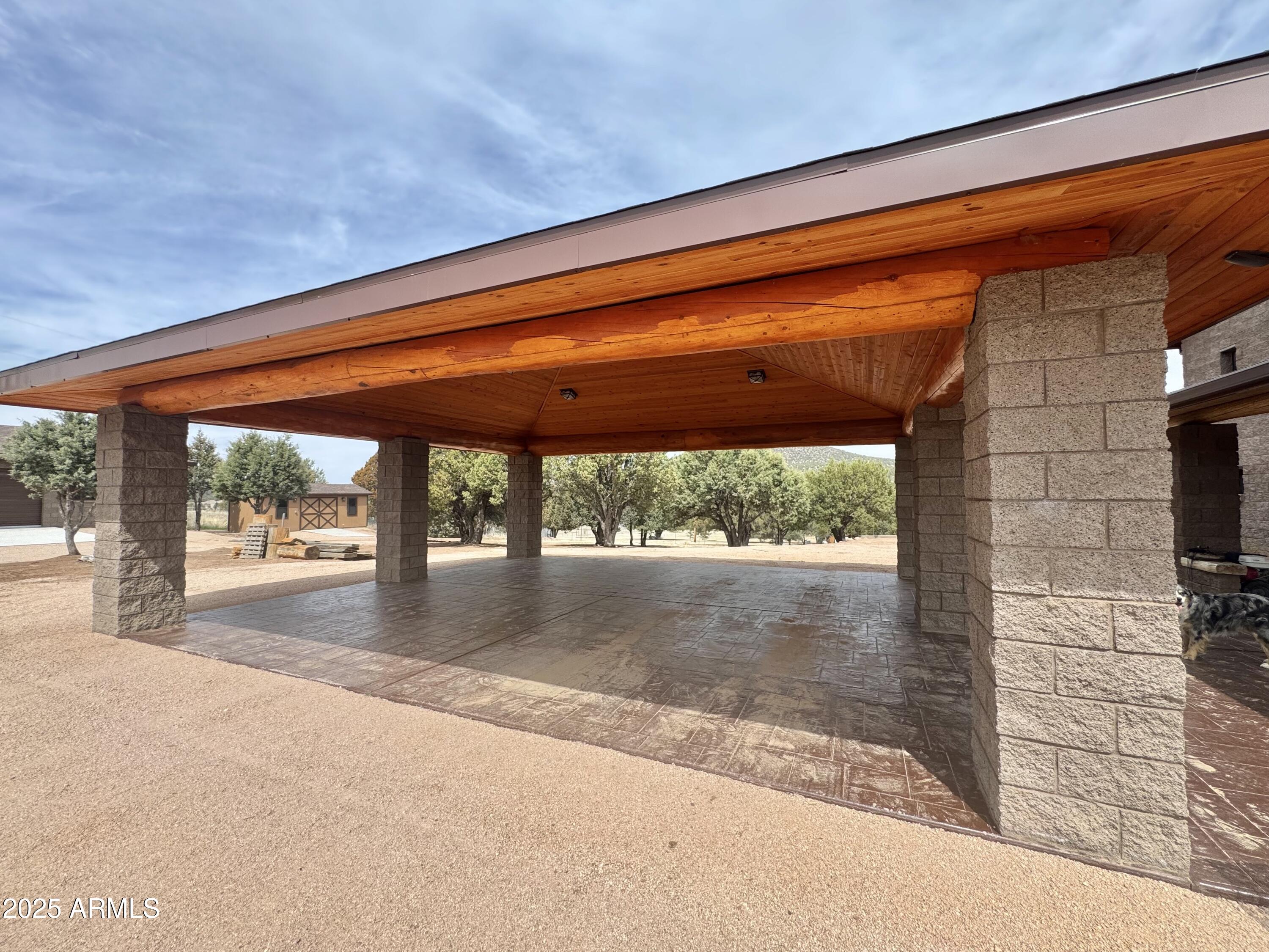 137 E HILLTOP Road