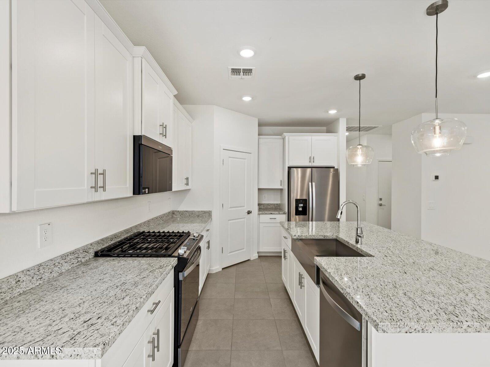 16033 W BRONCO Trail