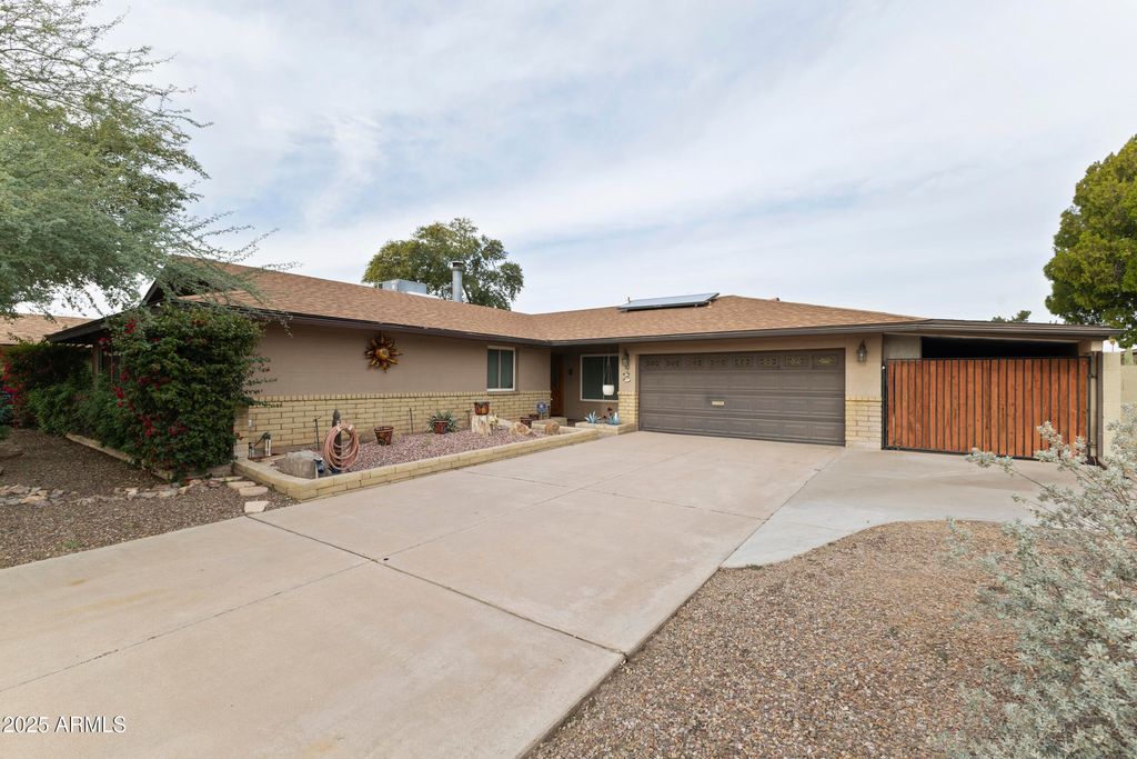 Photo of 2528 E Geneva Drive, Tempe, AZ 85282 (MLS # 6951690)