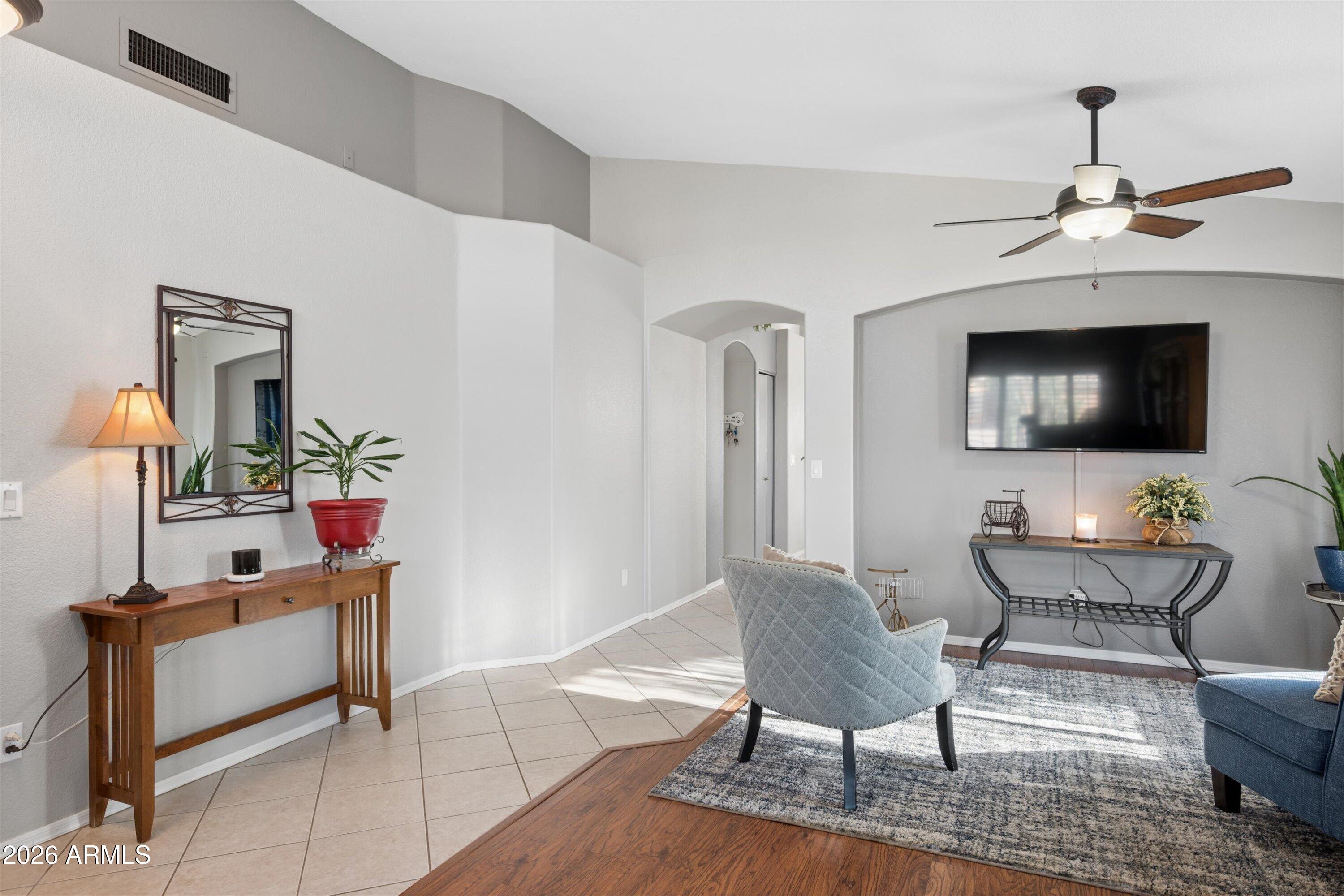 701 W BAYLOR Lane