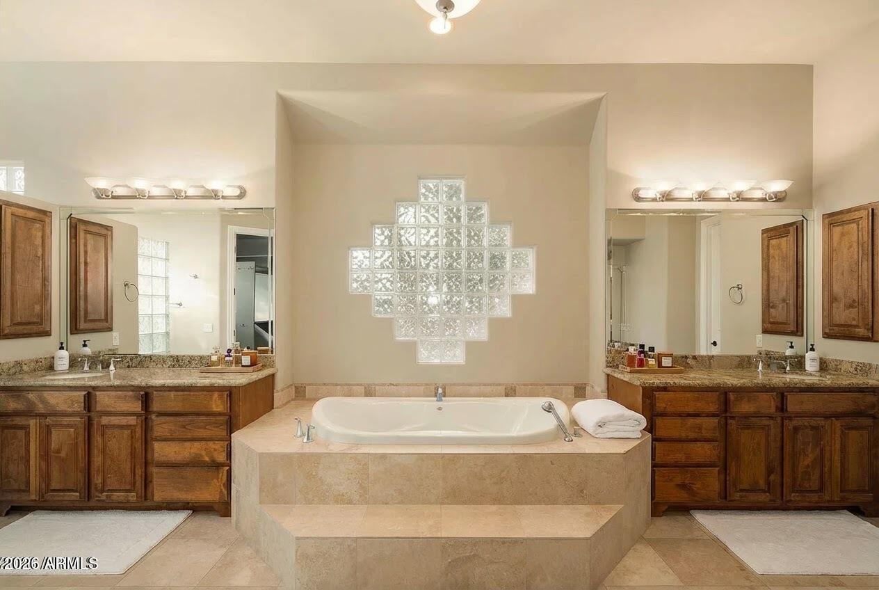 6243 E CAMELBACK Road