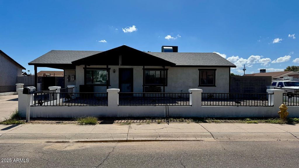 Photo of 6623 W Weldon Avenue, Phoenix, AZ 85033 (MLS # 6935440)