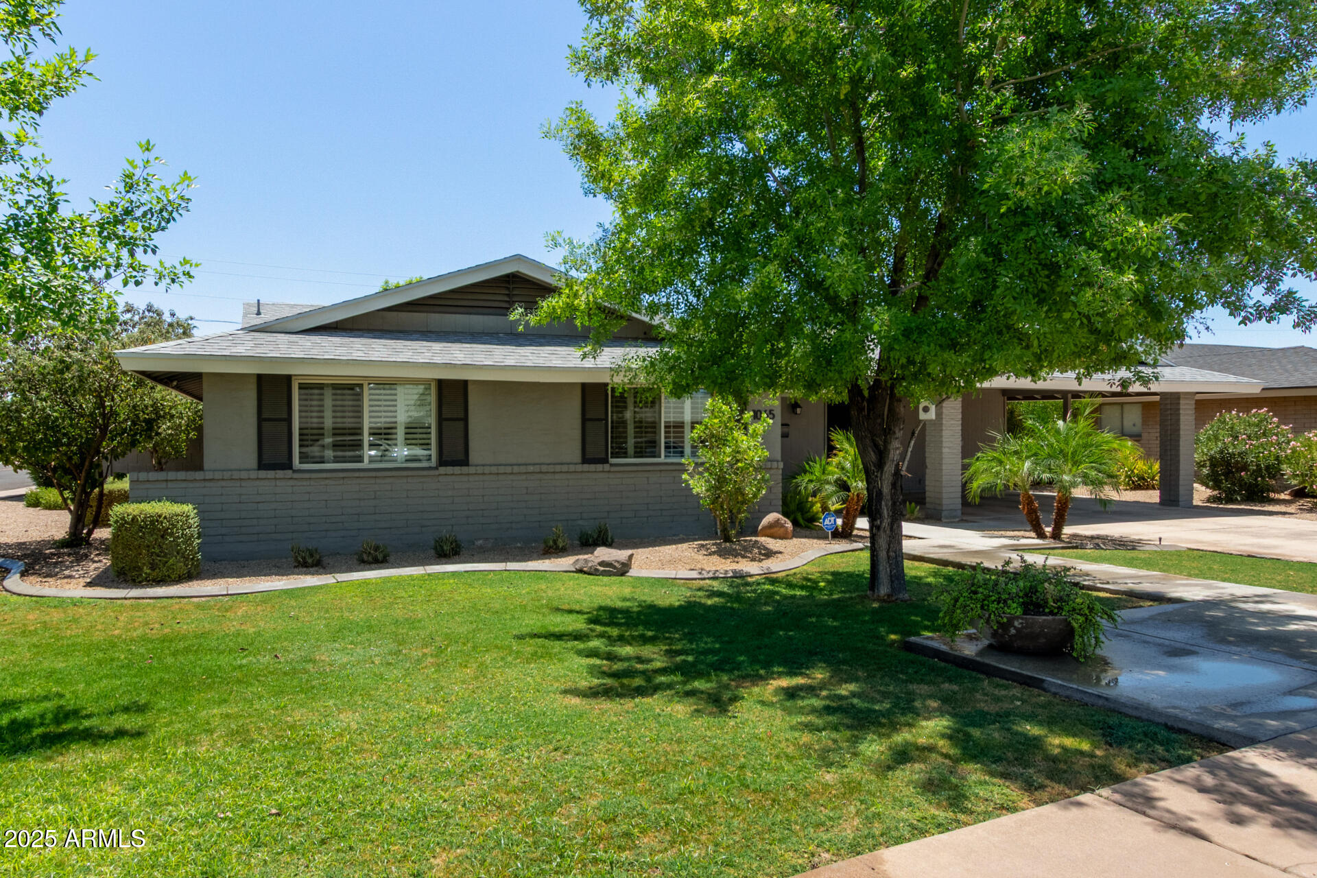 1065 E FAIRMONT Drive