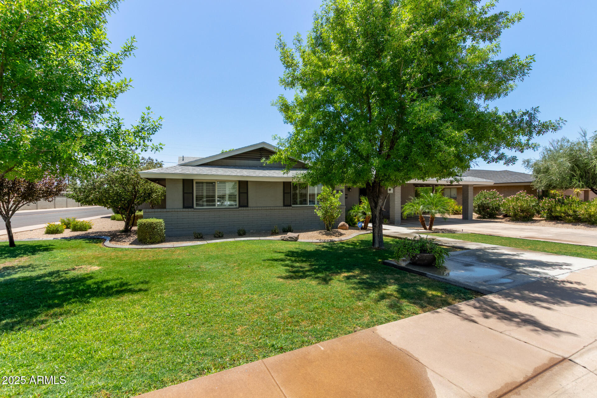 1065 E FAIRMONT Drive