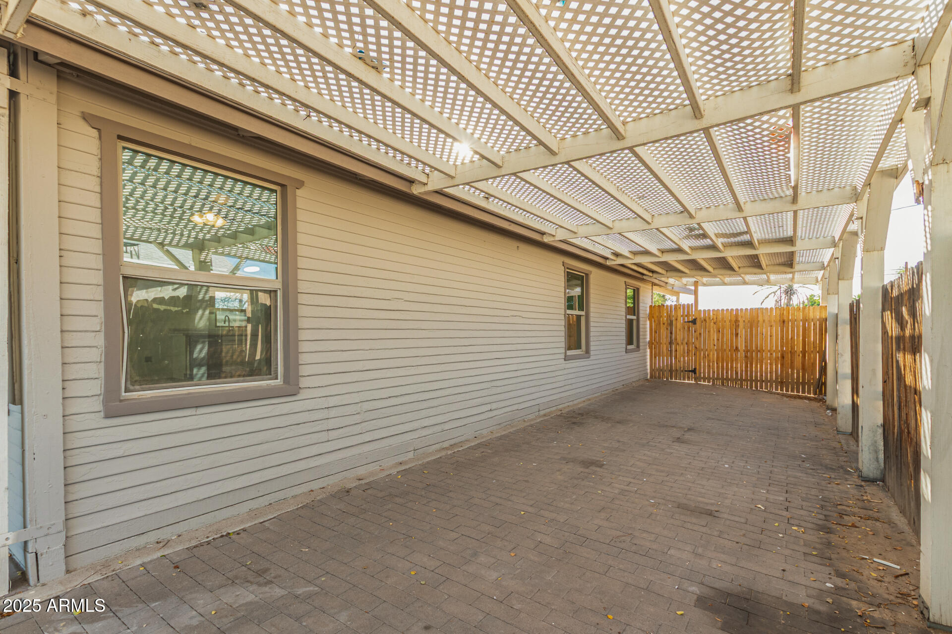 2125 W HIGHLAND Avenue