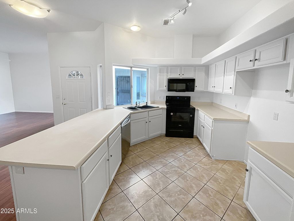 Photo of 9044 N 47th Court, Glendale, AZ 85302 (MLS # 6950214)