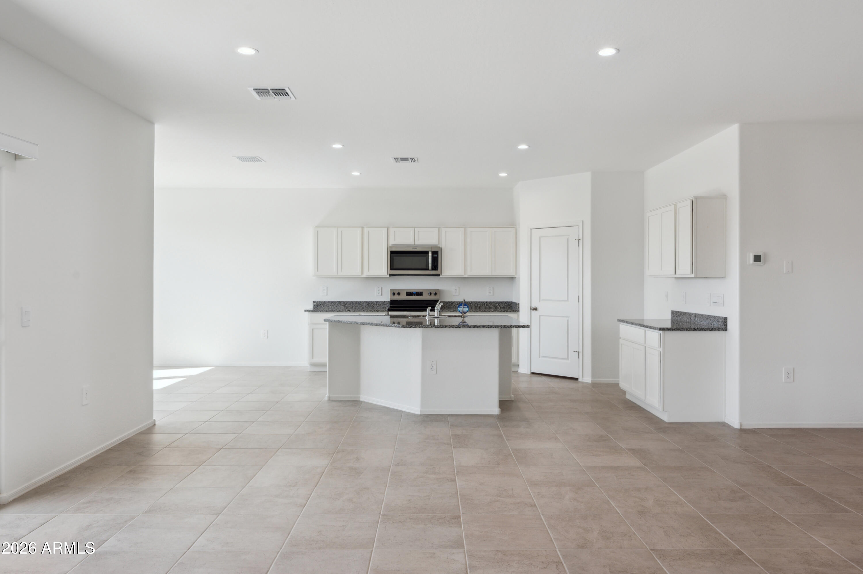 1561 E GLAZIER Drive