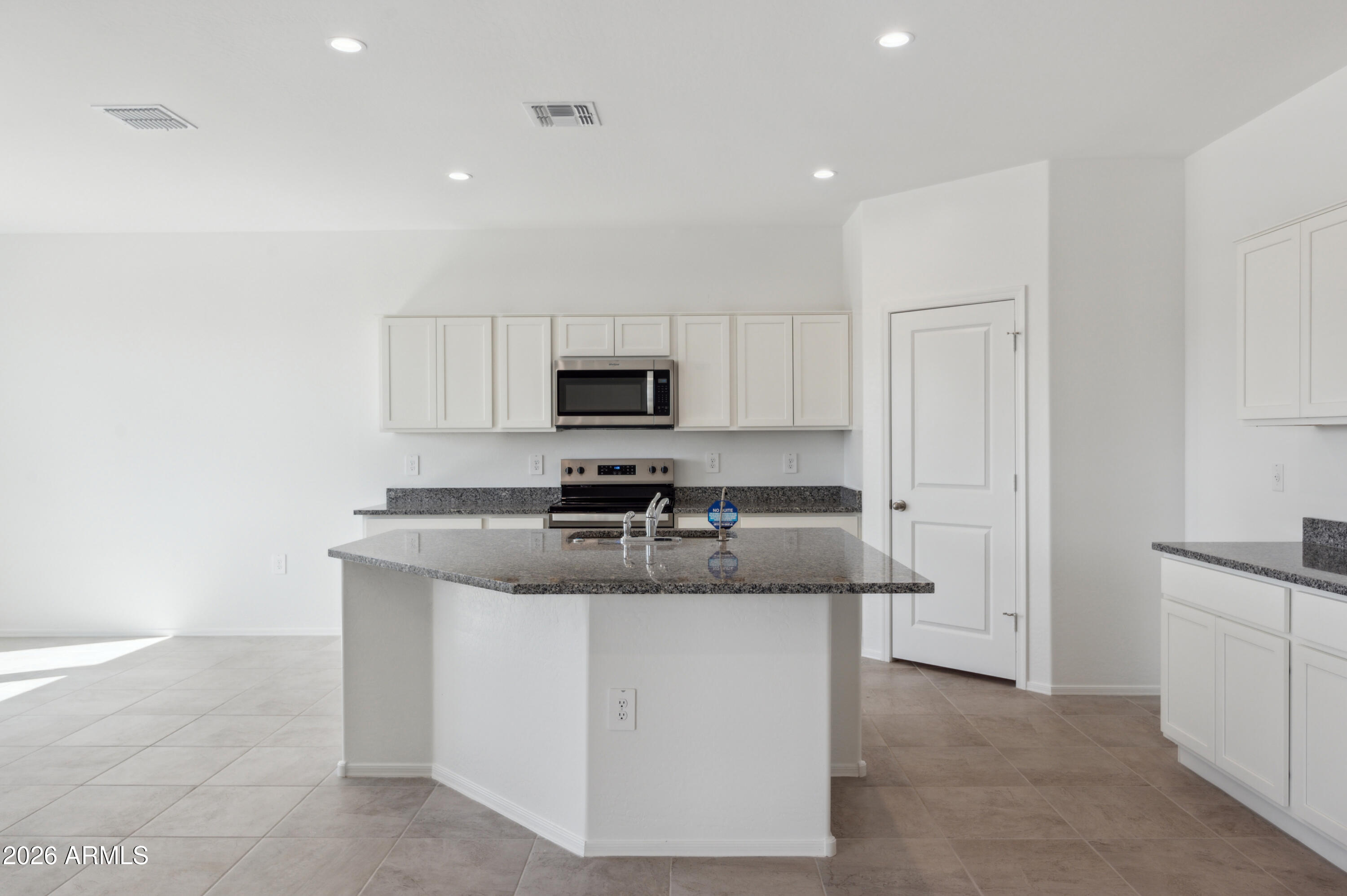 1561 E GLAZIER Drive