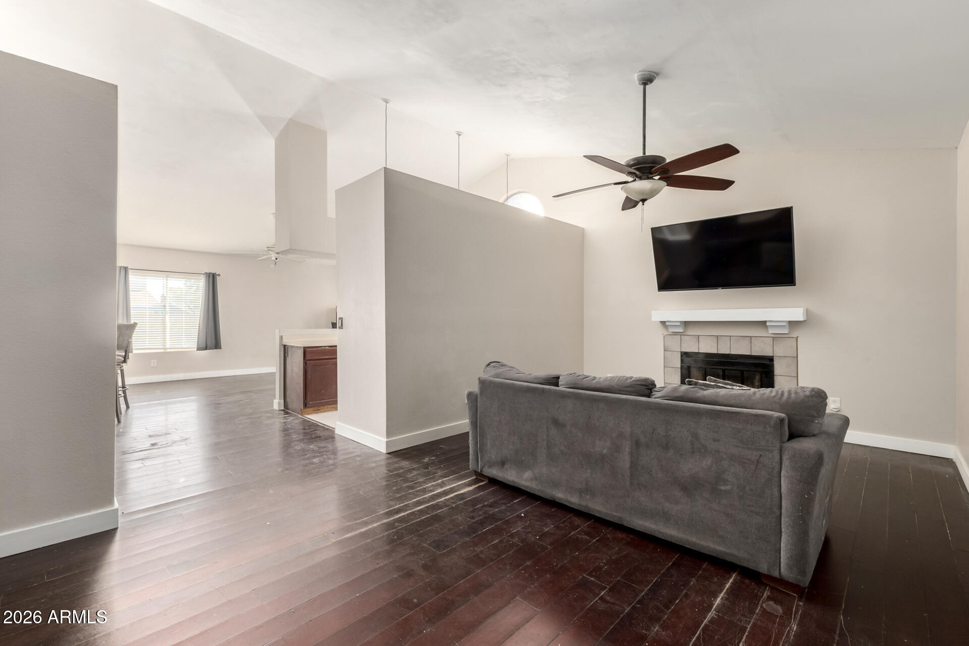 9237 W CHOLLA Street