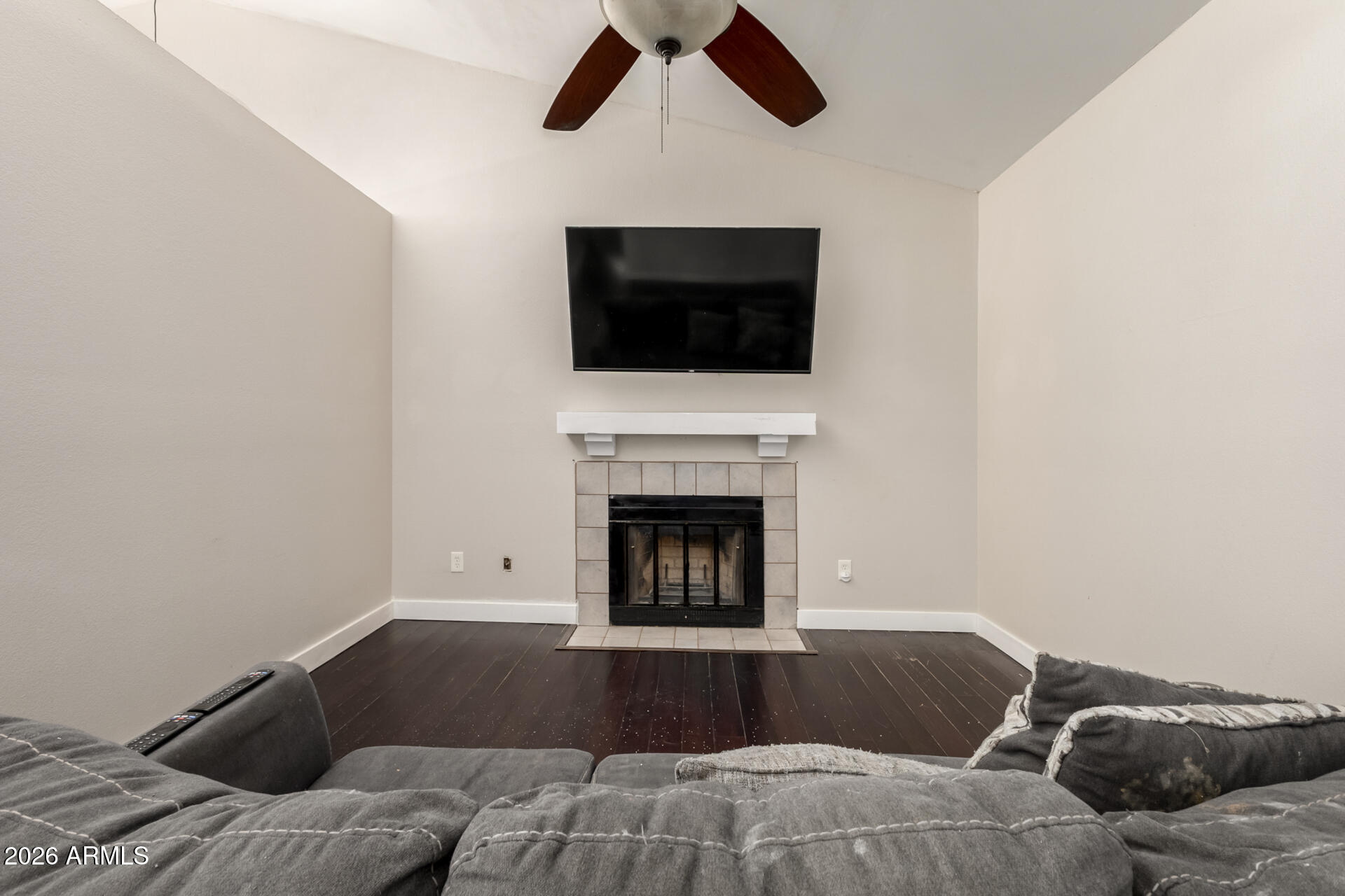 9237 W CHOLLA Street