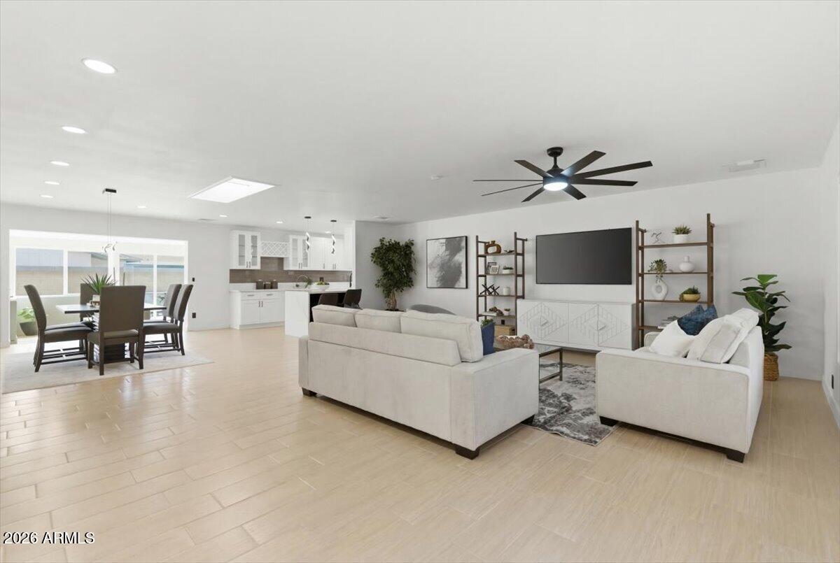 1823 E CORNELL Drive