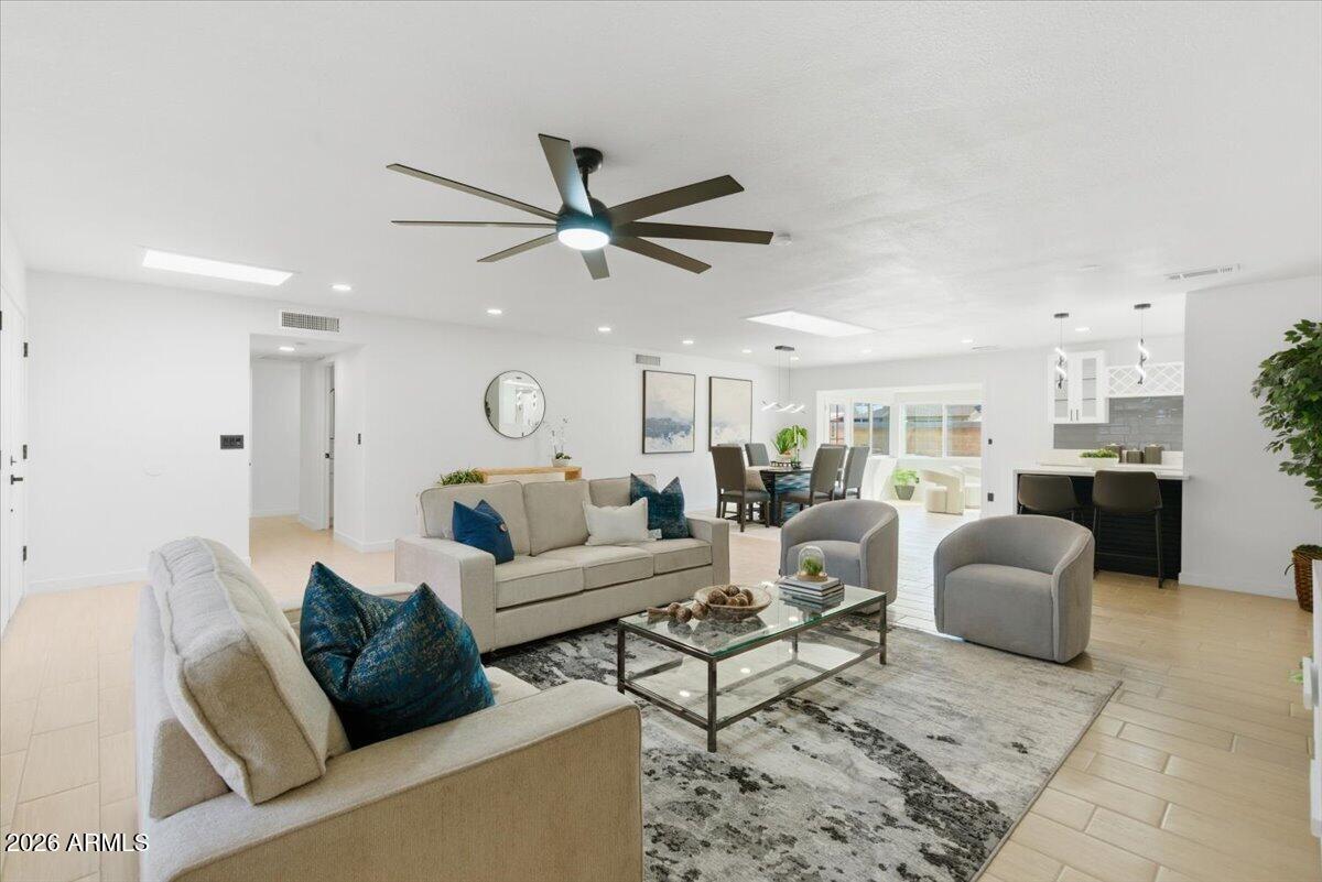 1823 E CORNELL Drive