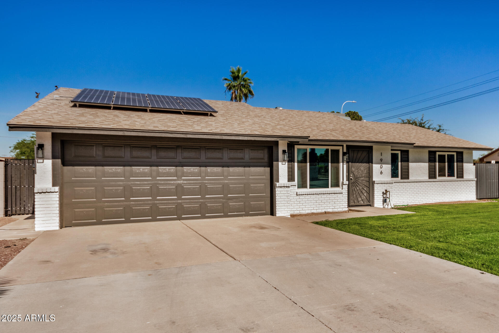 1906 N EVERGREEN Street