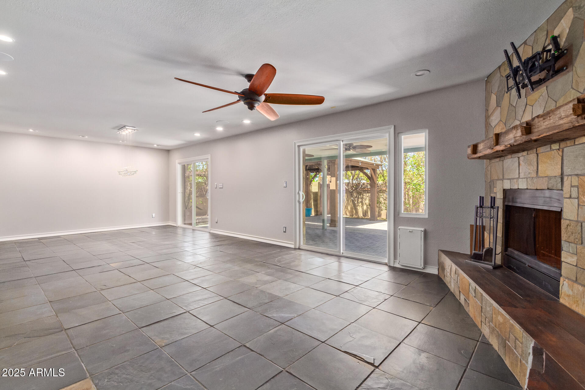 1640 E LA JOLLA Drive