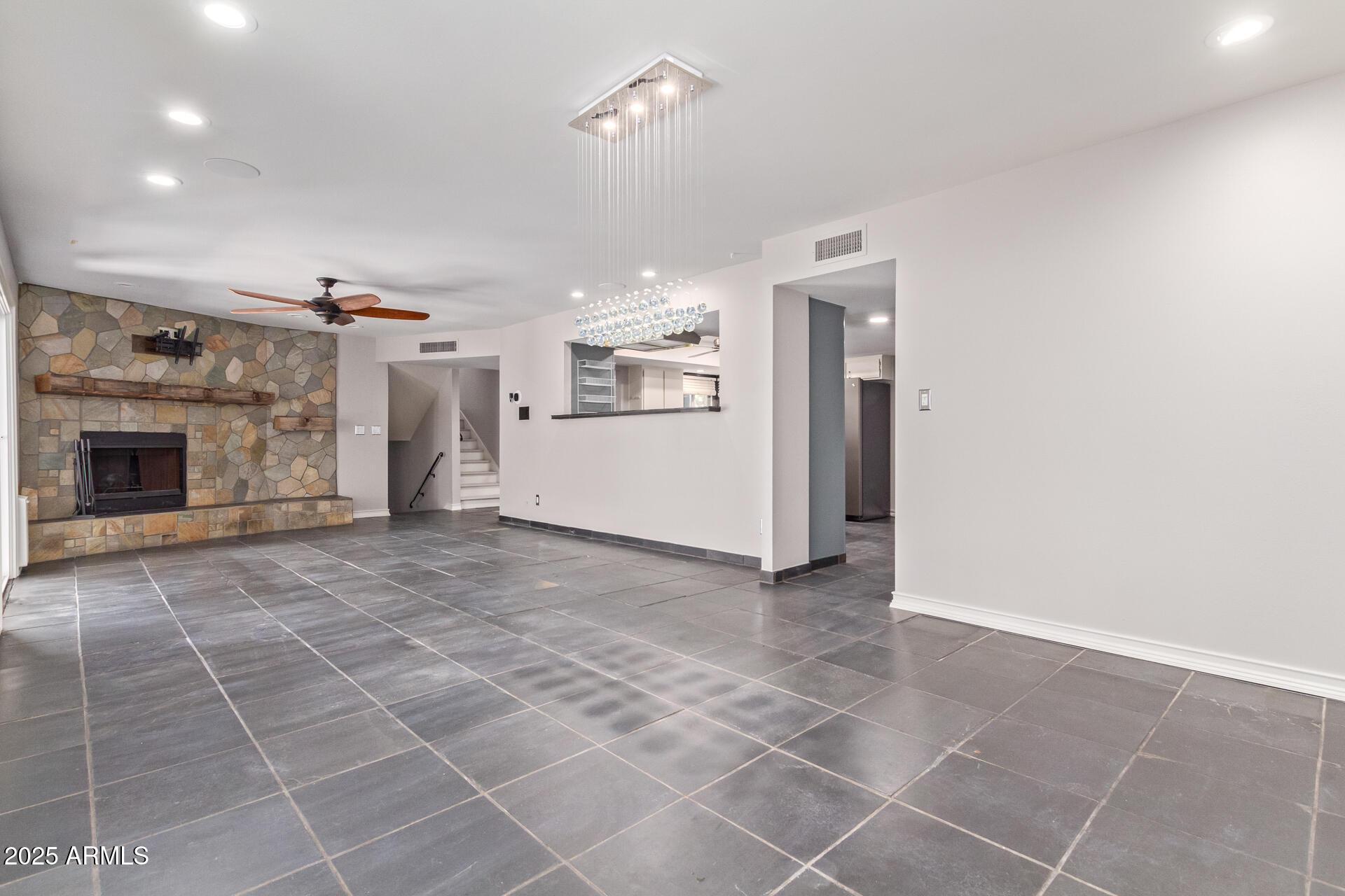 1640 E La Jolla Drive