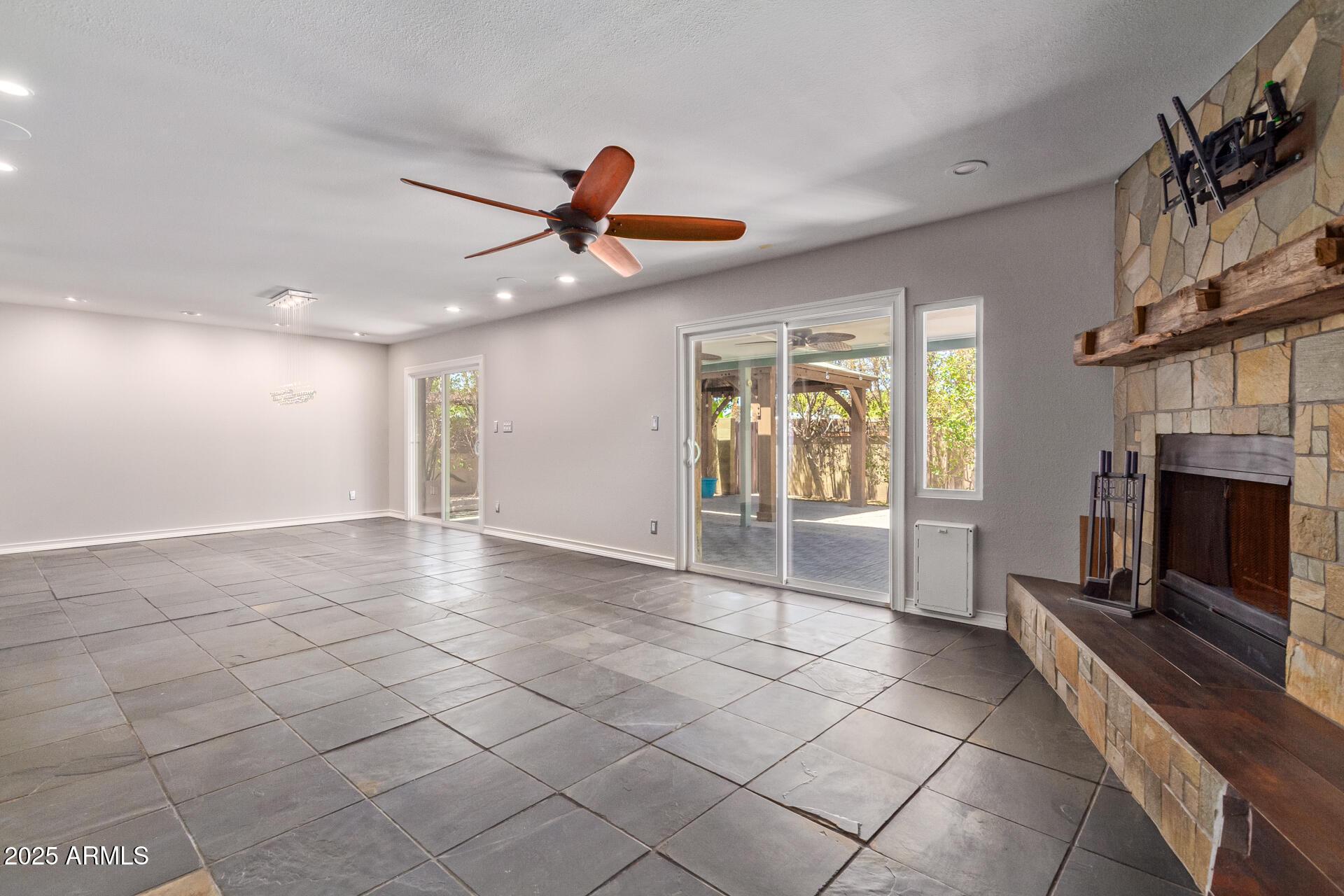 1640 E La Jolla Drive