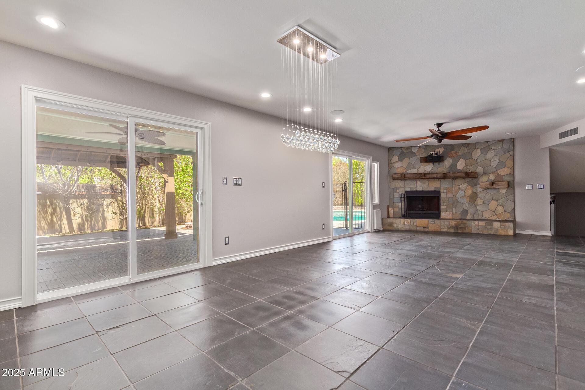 1640 E La Jolla Drive