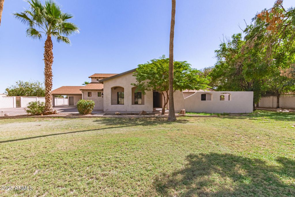 Photo of 1687 S Vine Street, Chandler, AZ 85286 (MLS # 6928508)