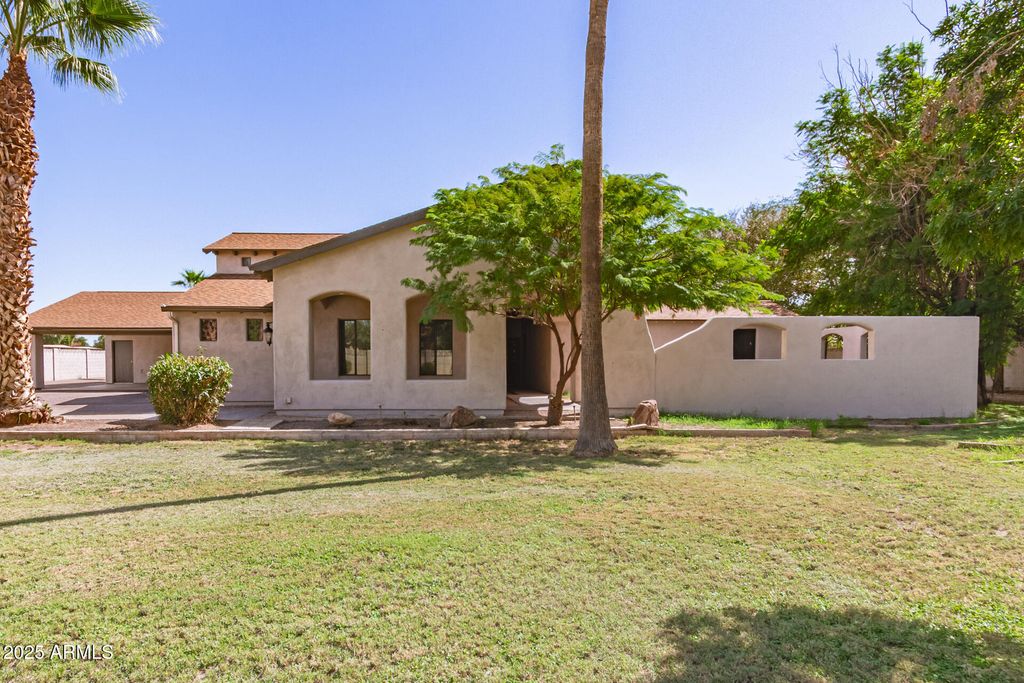 Photo of 1687 S Vine Street, Chandler, AZ 85286 (MLS # 6928508)