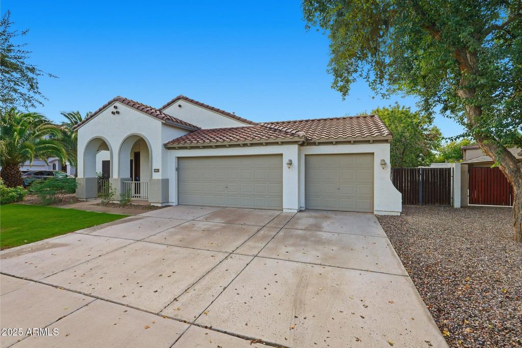 Photo of 4455 E Marshall Avenue, Gilbert, AZ 85297 (MLS # 6953425)