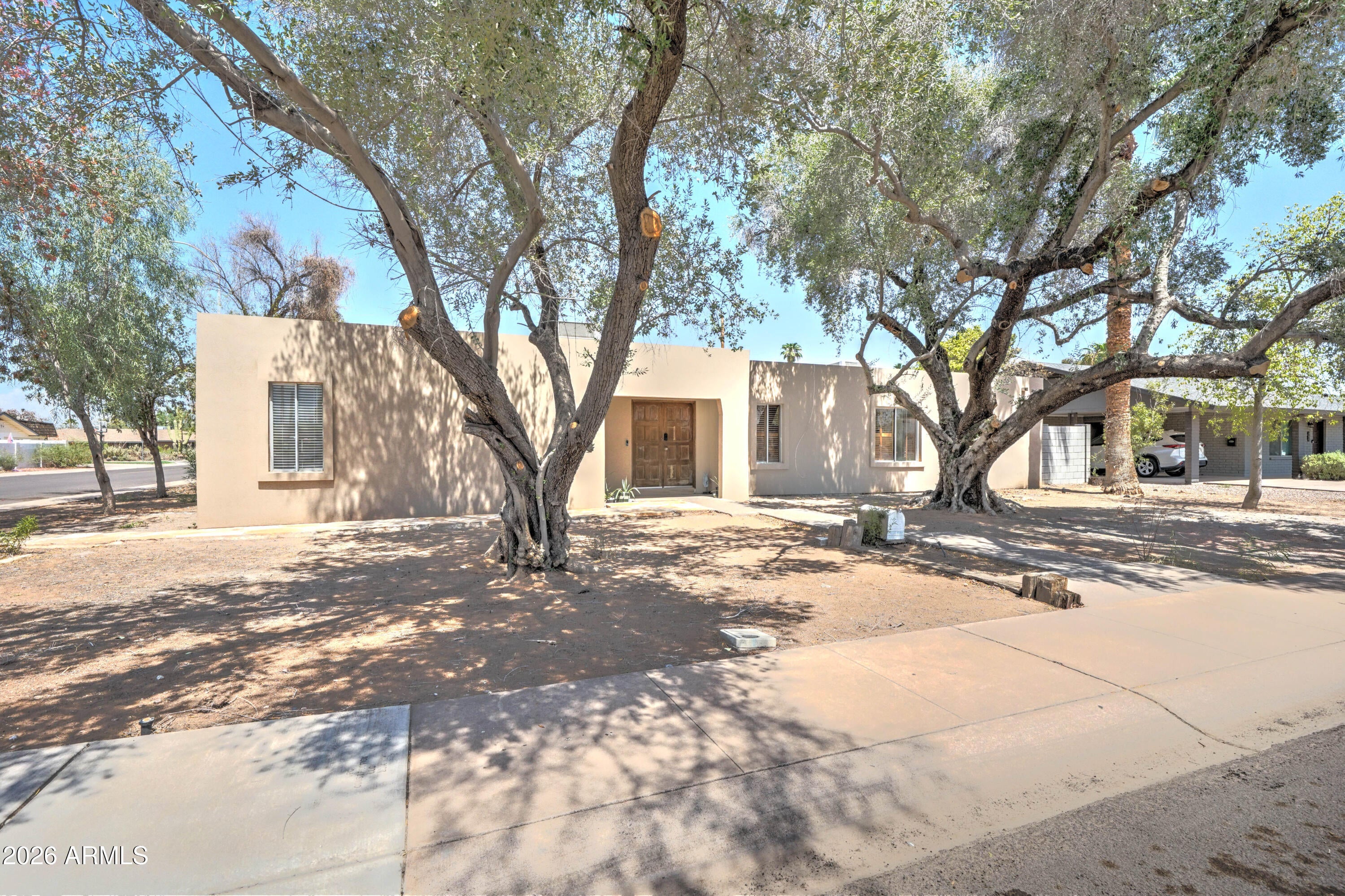 498 W GAIL Drive