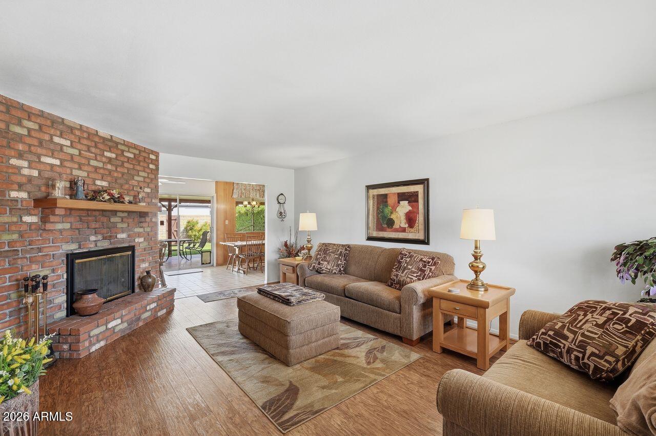 1818 W MORTEN Avenue