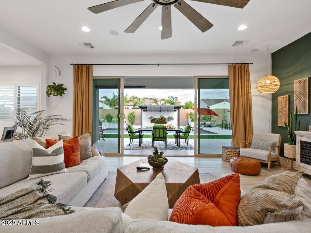 5457 S BENTON --