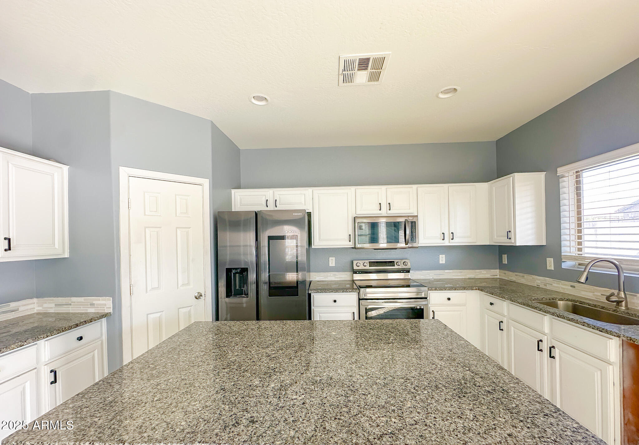 9427 W ELWOOD Street