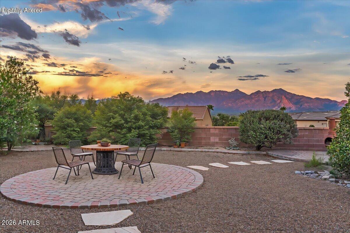 5957 S MEADOW HILLS Loop