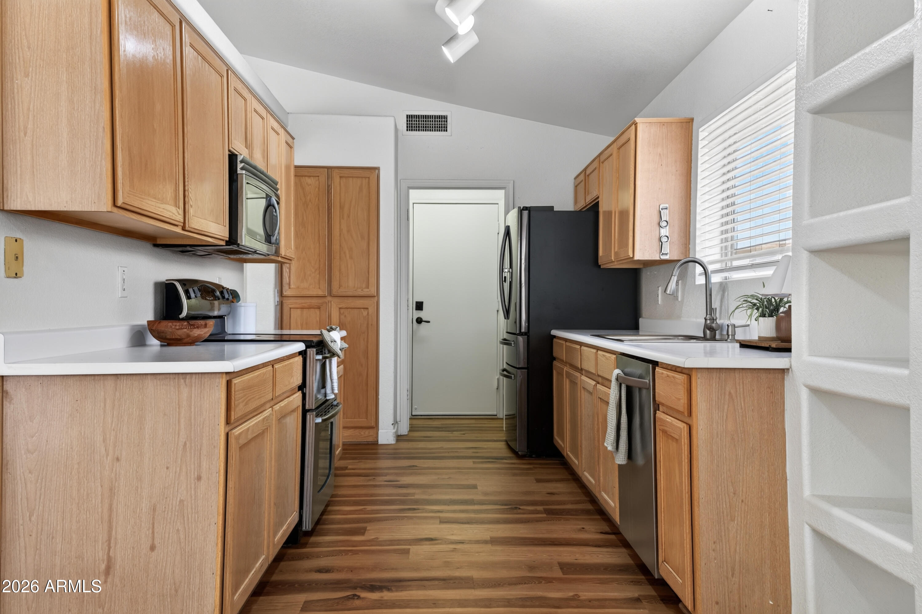 12410 W ROANOKE Avenue
