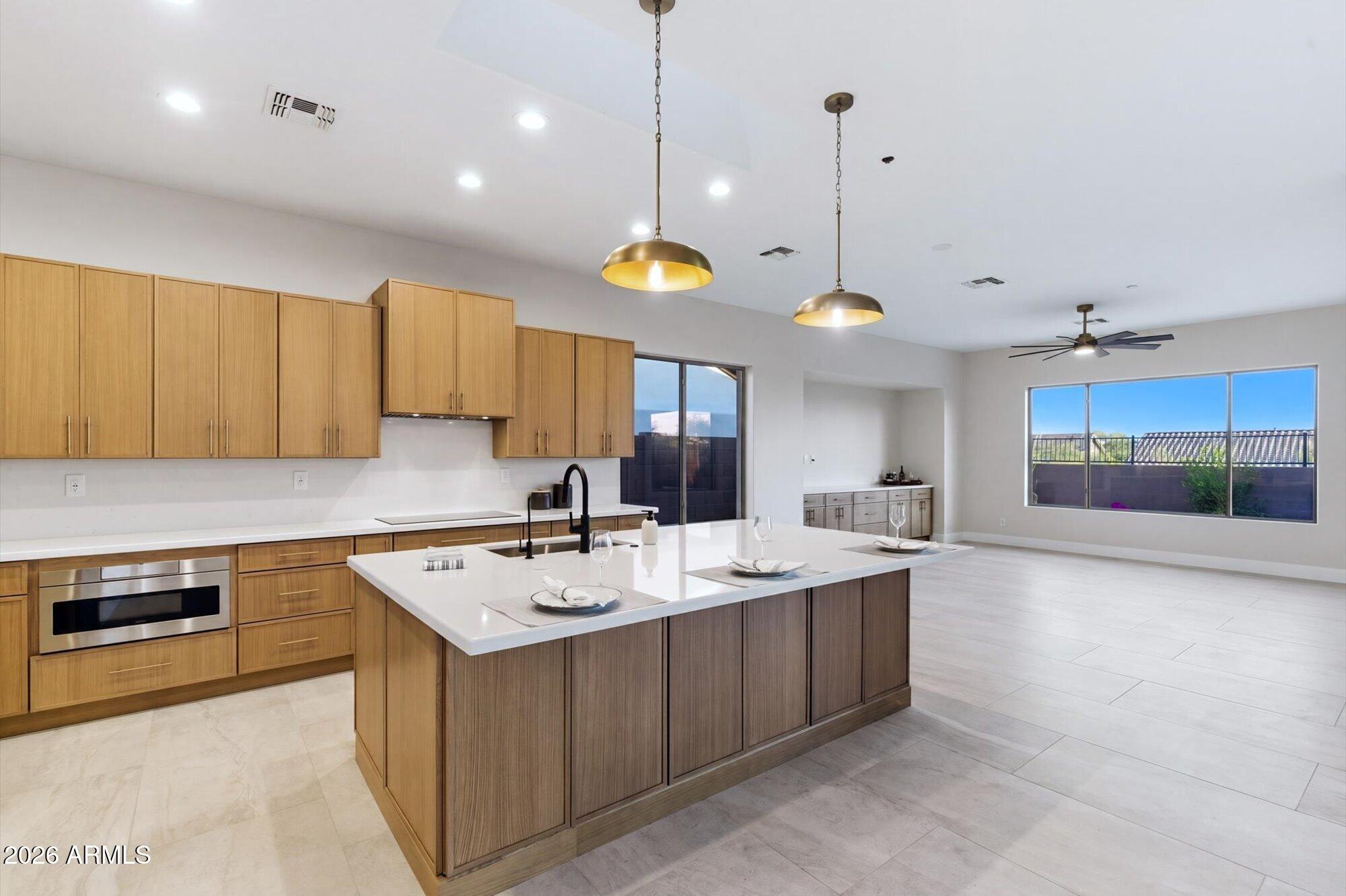 1435 W WHITMAN Court