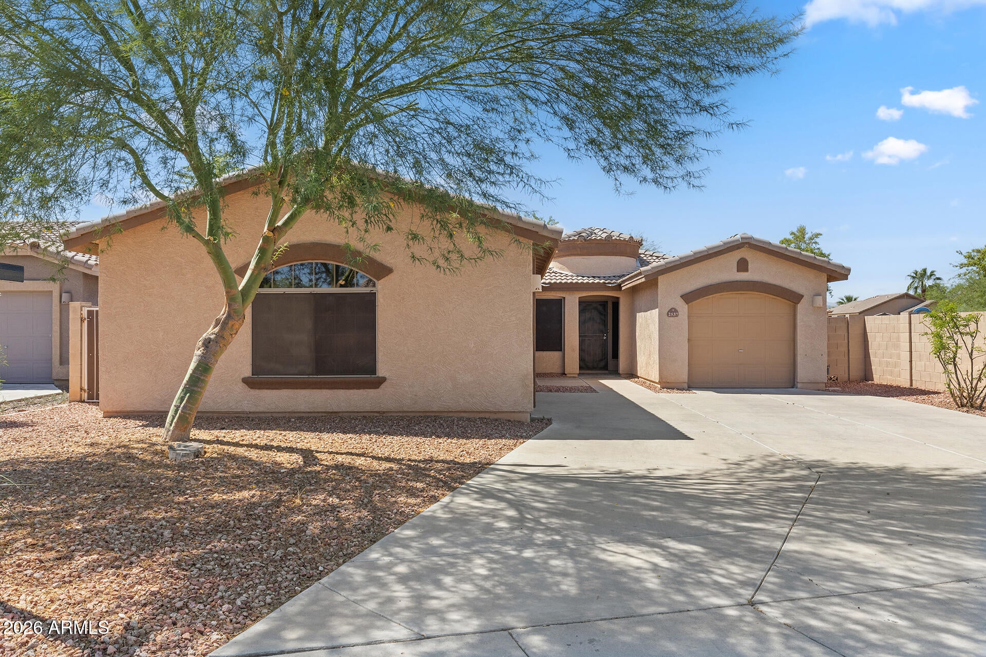 2537 W DARREL Road
