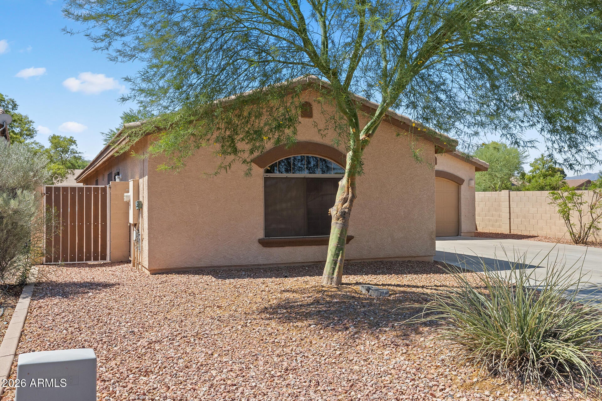 2537 W DARREL Road
