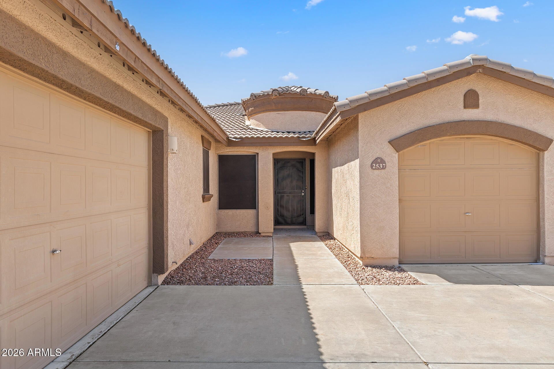 2537 W DARREL Road
