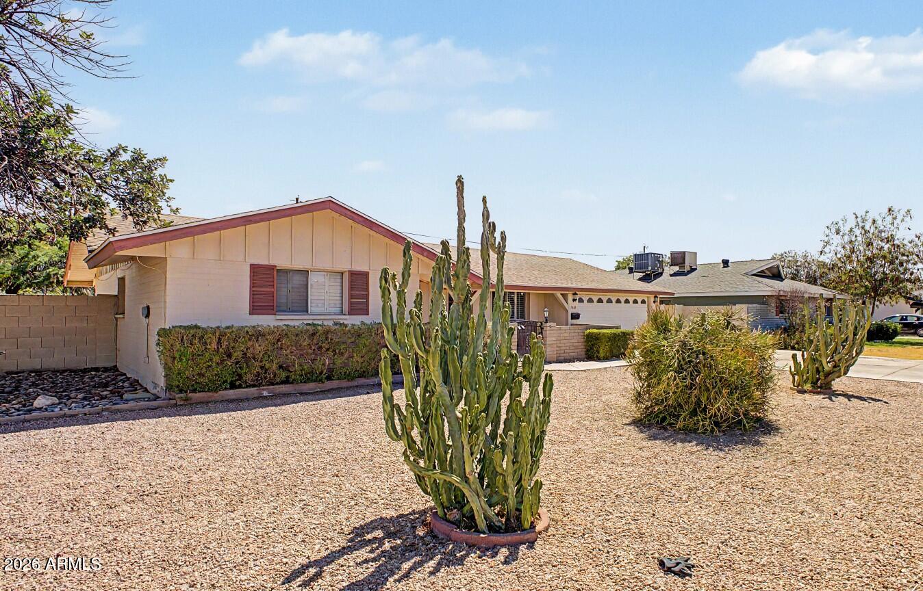 1063 E LOYOLA Drive