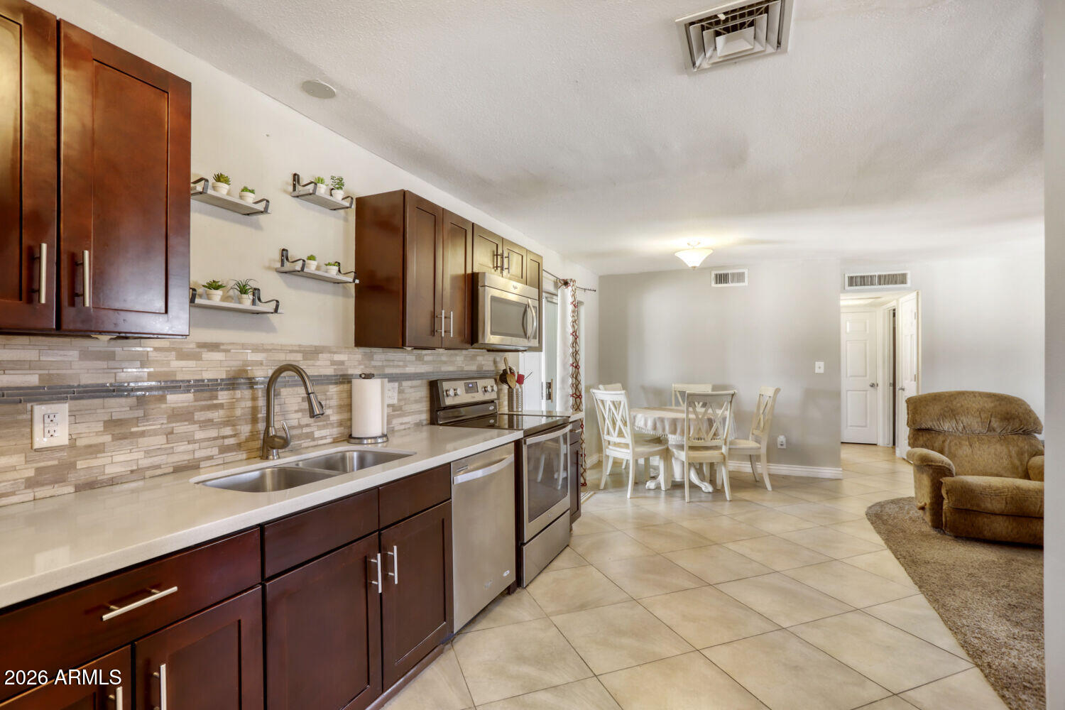 APACHE VILLA - Residential