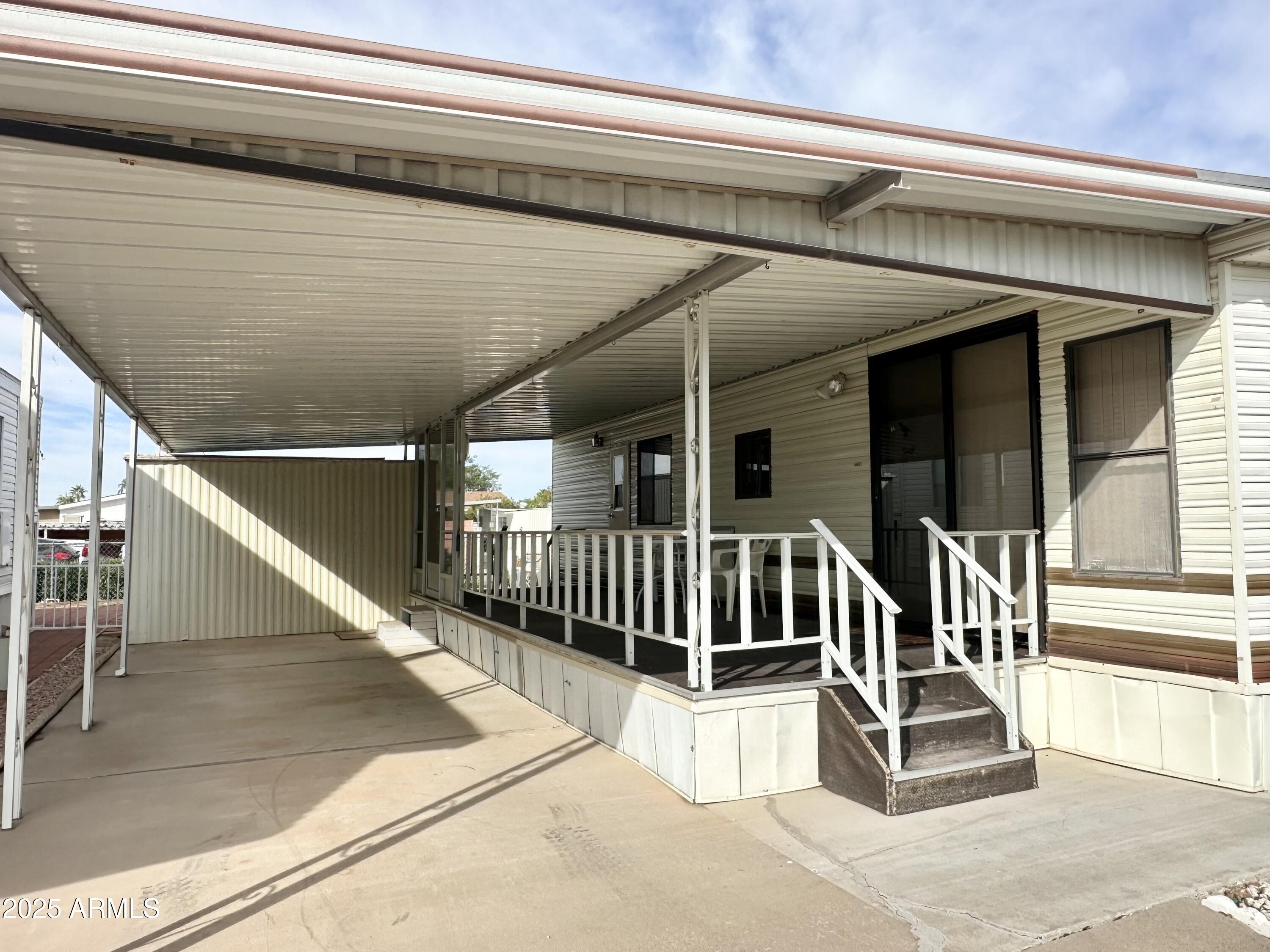 1052 S QUARTZ Drive 1052