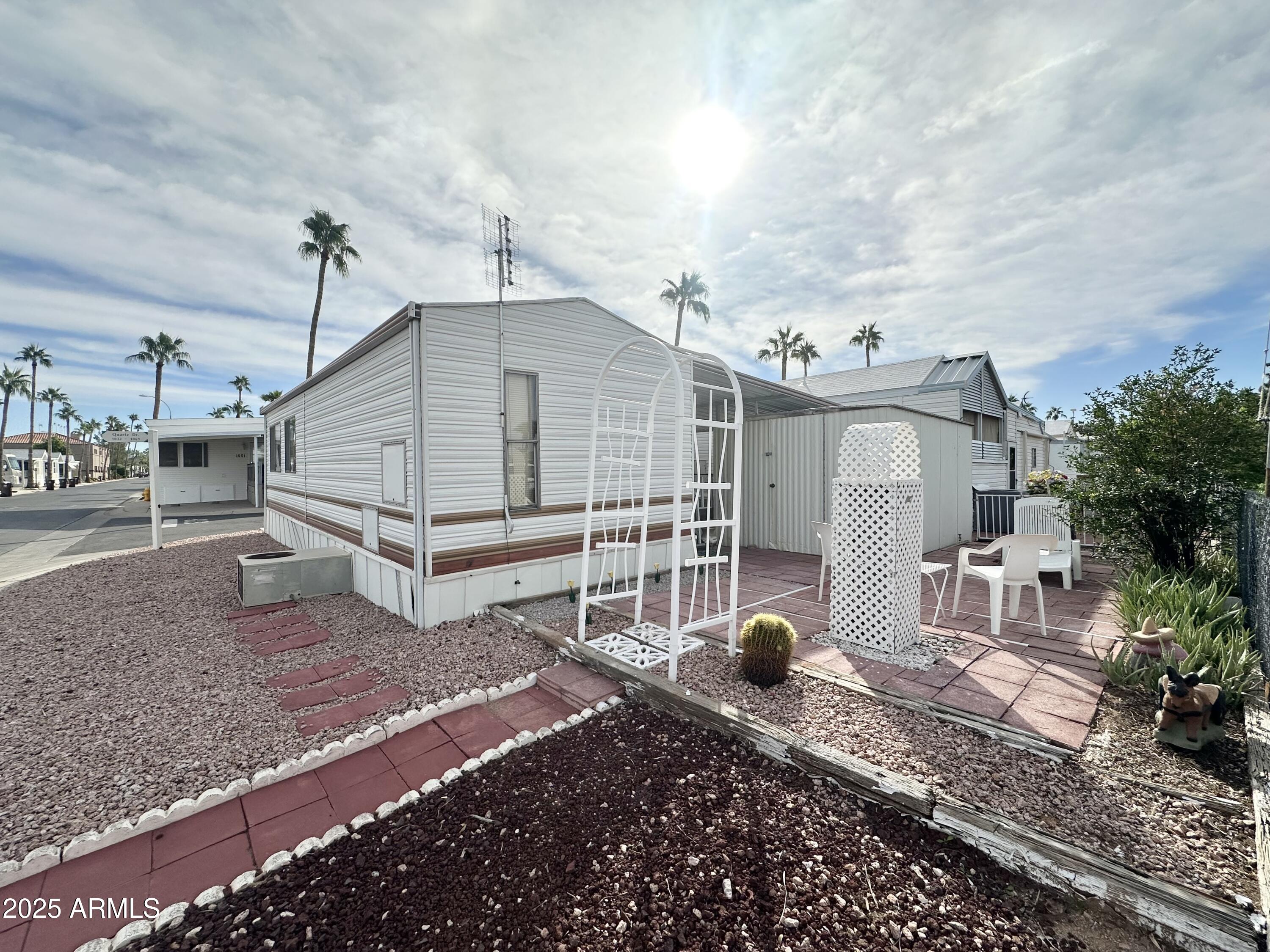 1052 S QUARTZ Drive 1052