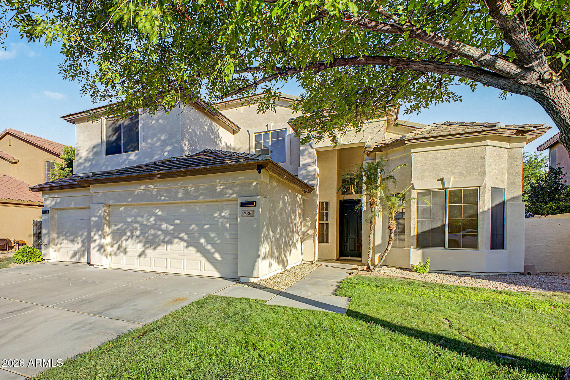 Properties 4 729 W LOCUST Drive