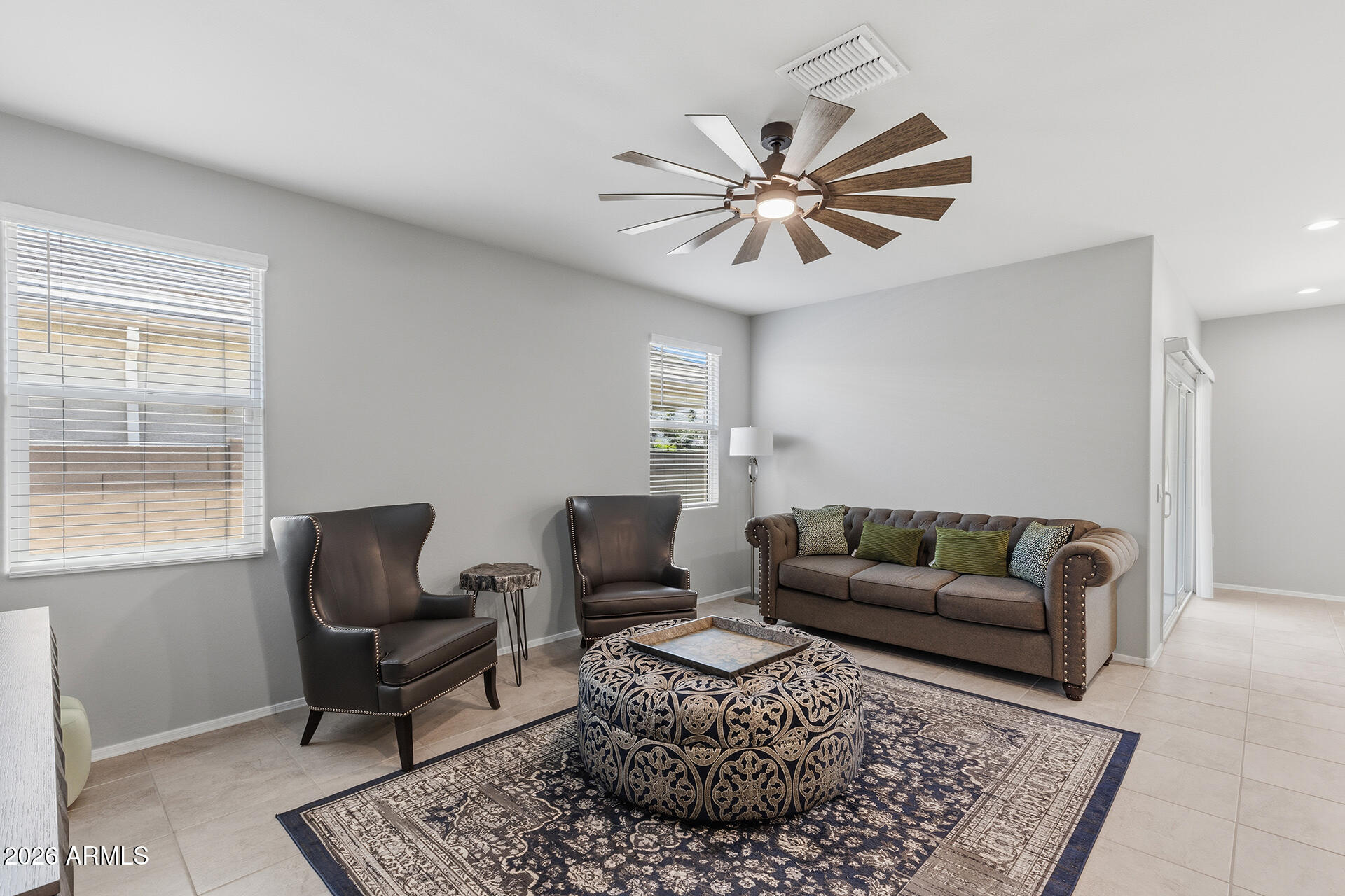 18633 W DESERT HOLLOW Drive