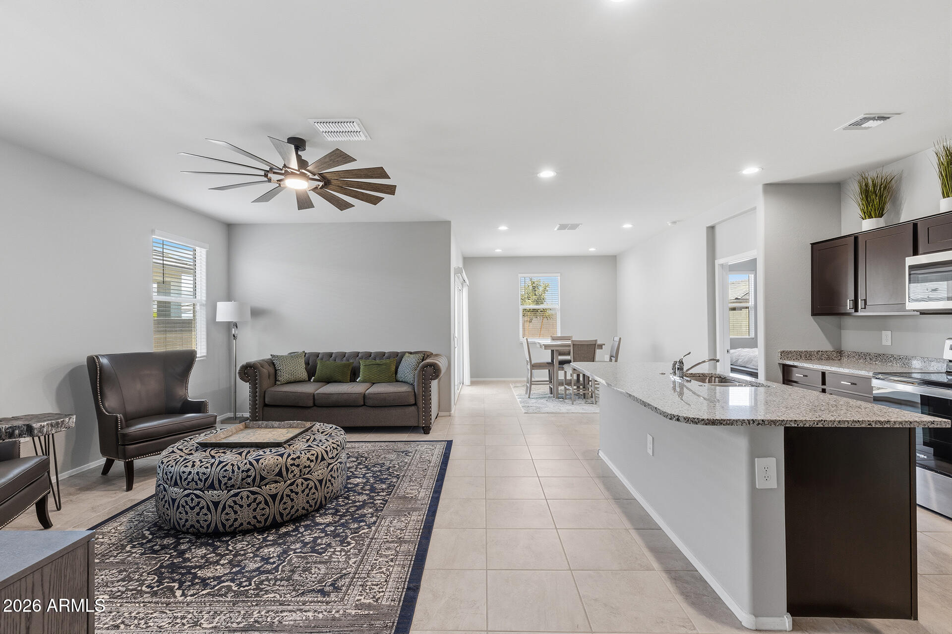 18633 W DESERT HOLLOW Drive