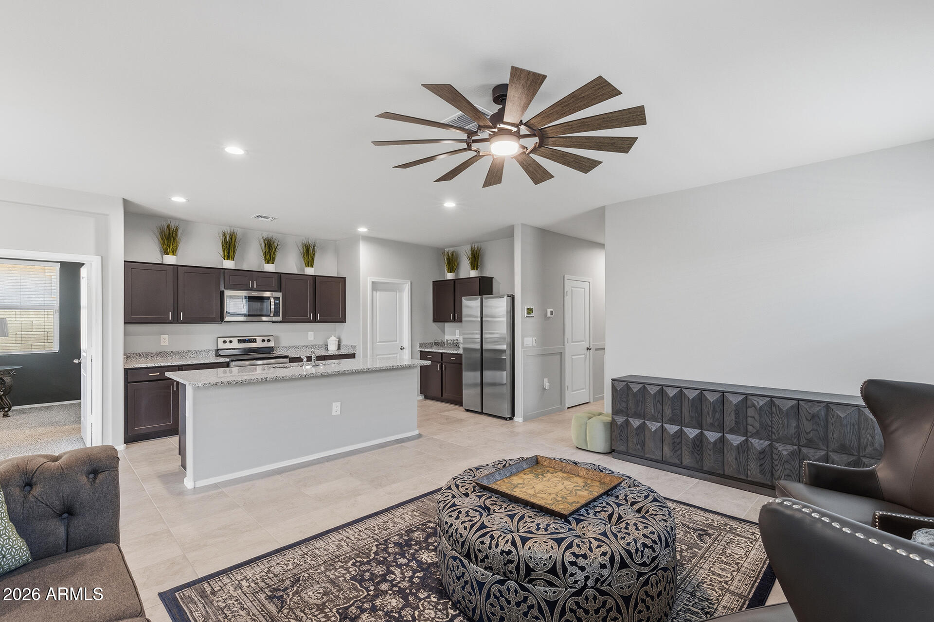 18633 W DESERT HOLLOW Drive