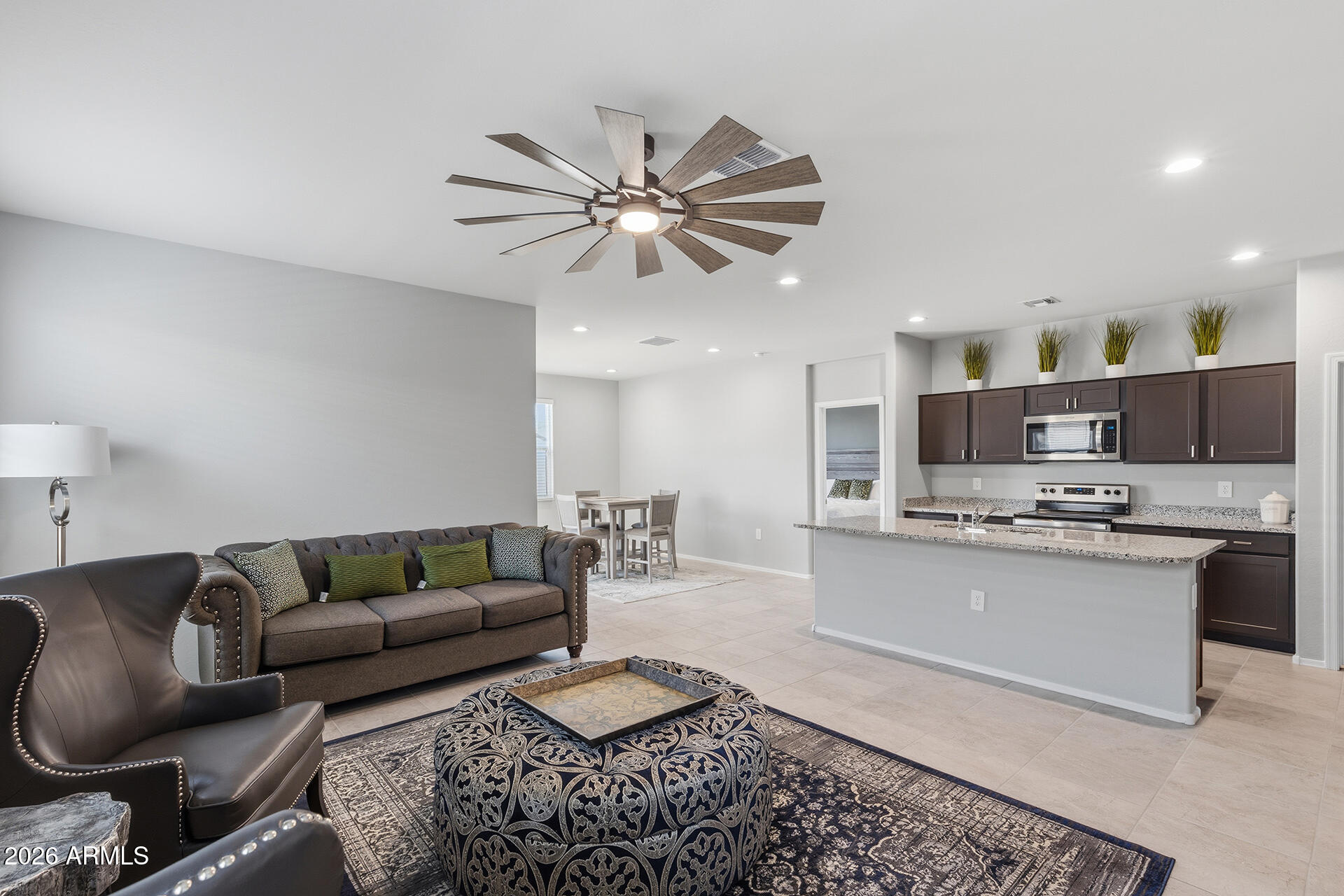 18633 W DESERT HOLLOW Drive