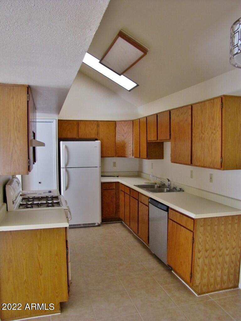 DESERT SHADOWS - Residential Lease