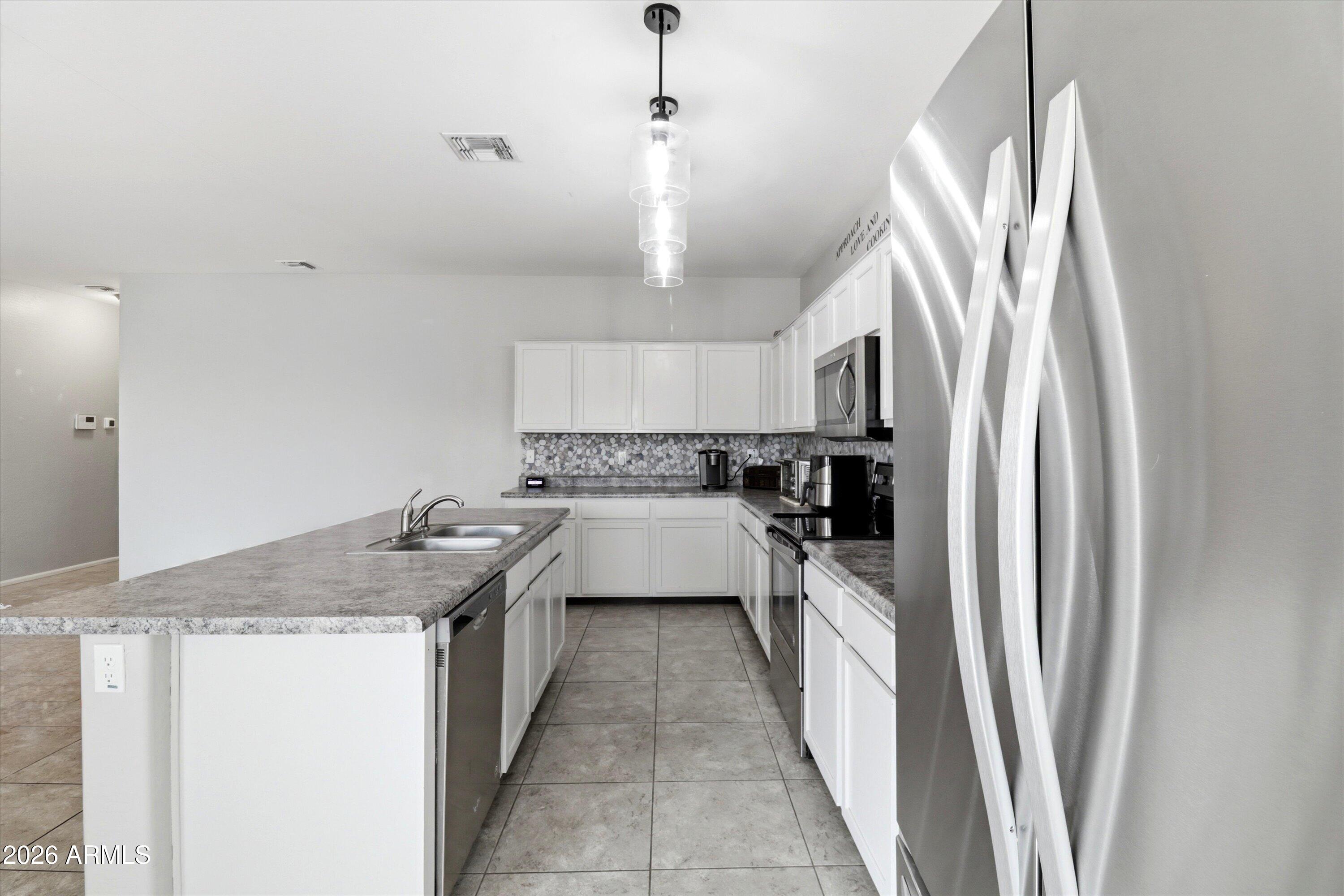 2502 E TAMARISK Avenue