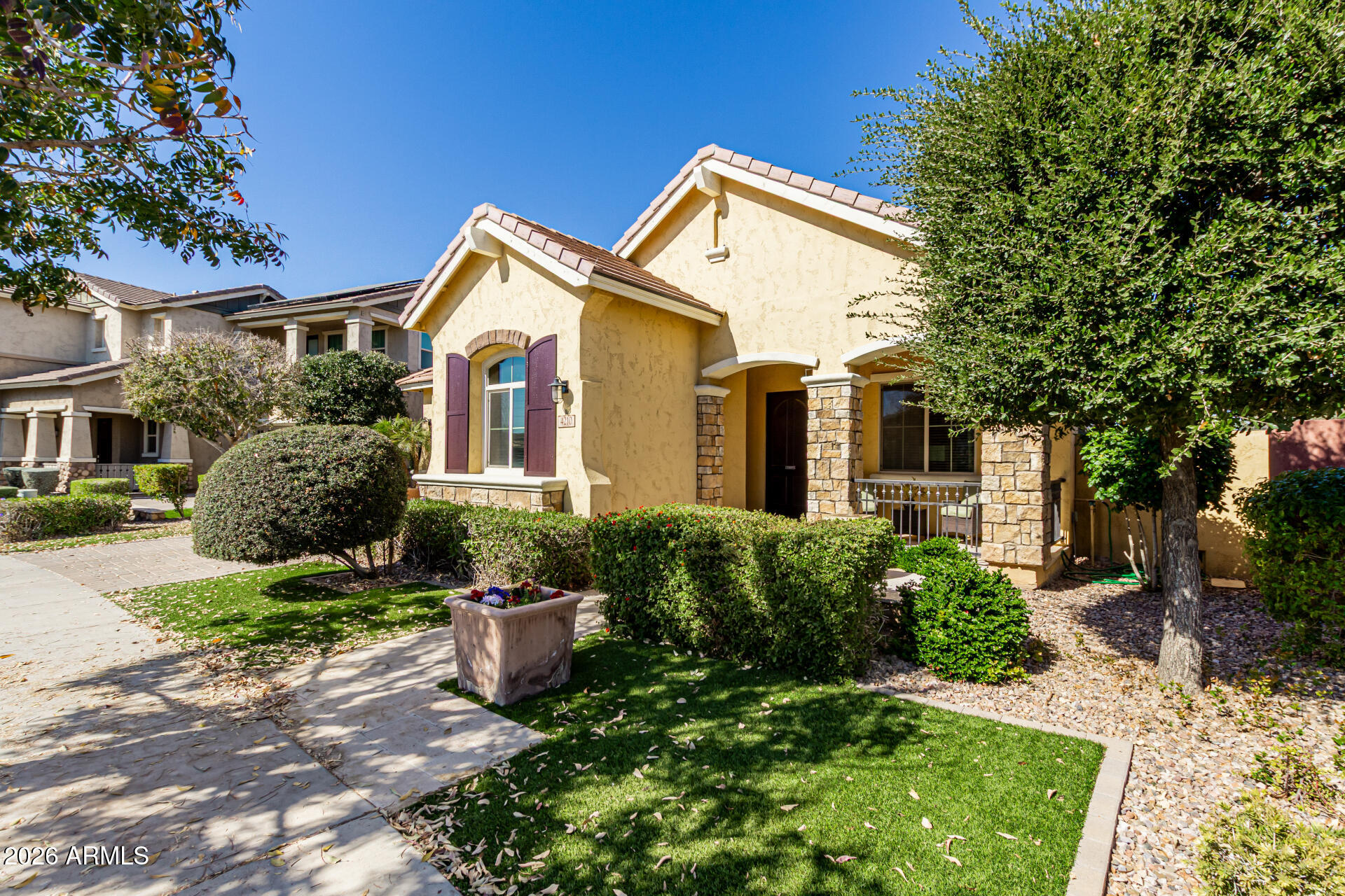 4210 E DWAYNE Street