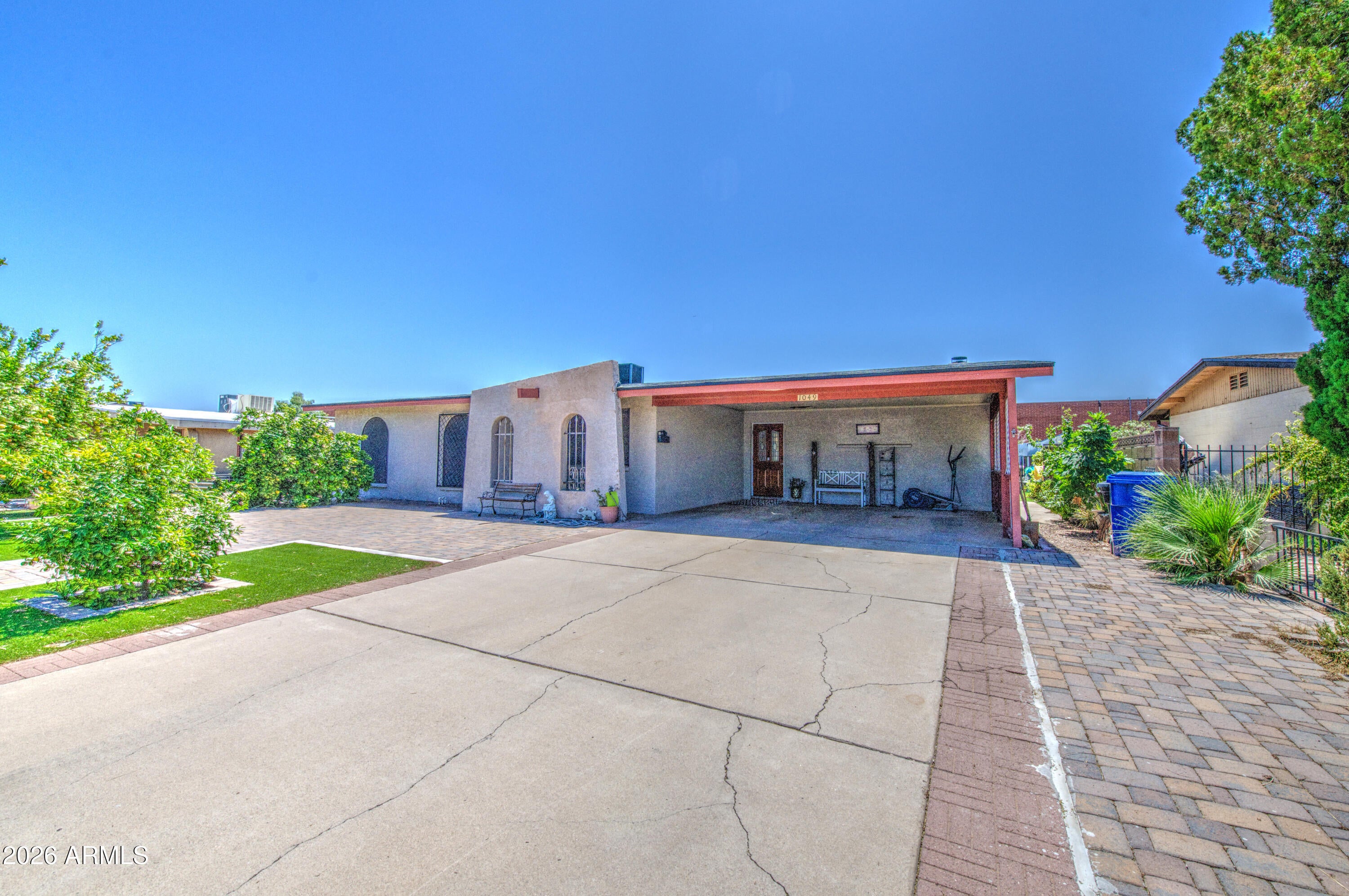1049 W FRITO Avenue